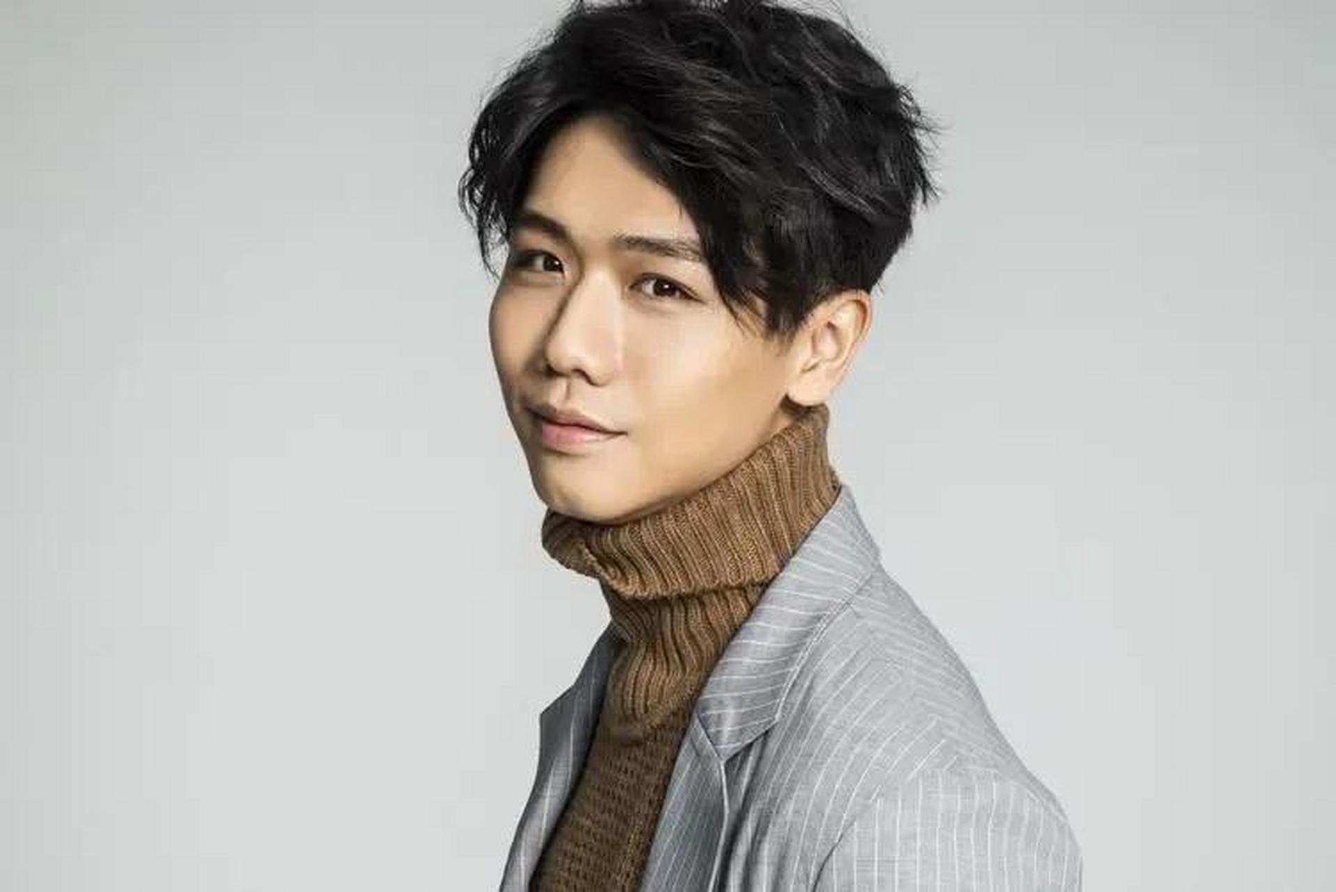 蔡旻佑是一位具有出色唱功和创作才华的男歌手,他在音乐界有着一定