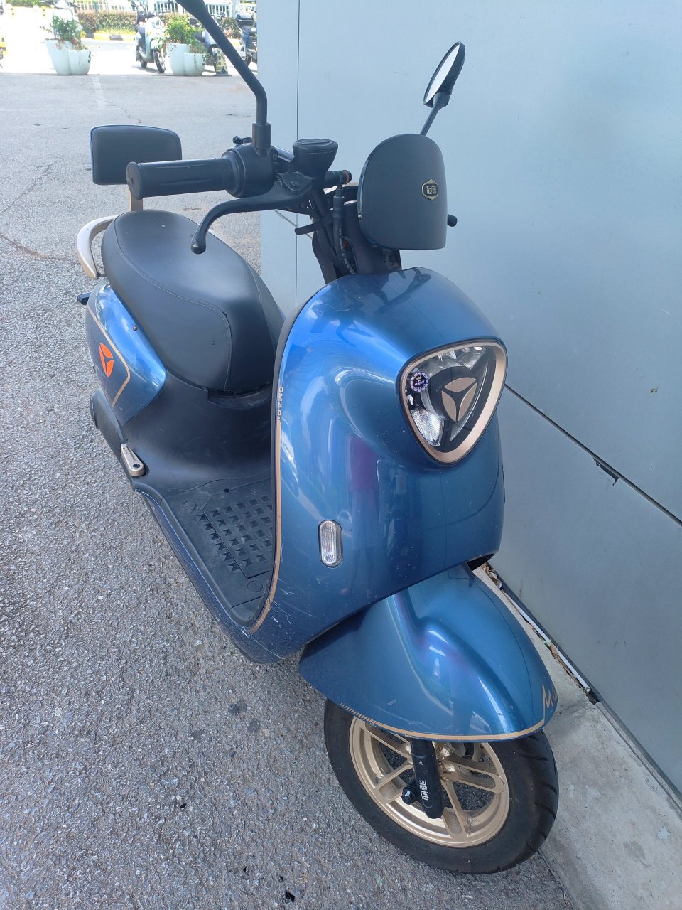 苏州出电动车 雅迪冠智m6电动车,骑行时长一年,保存较好,配置齐全