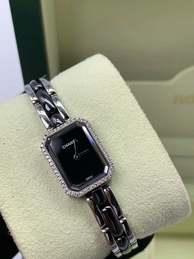 时髦精必备7515香奈儿方糖系列手表 极致迷 香奈儿方糖手表是一种