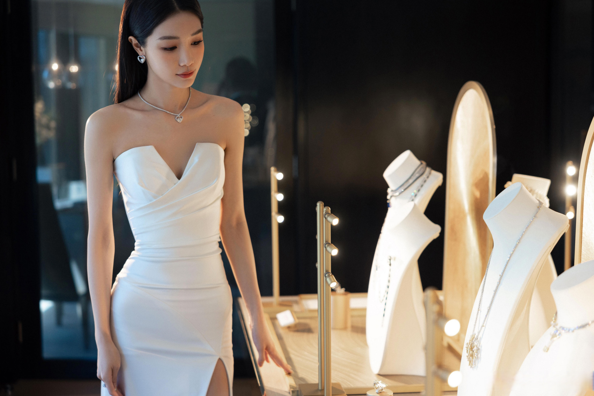 欢娱影视演员@张楠zz 出席fred品牌高级珠宝晚宴,点亮熠熠光彩,开启