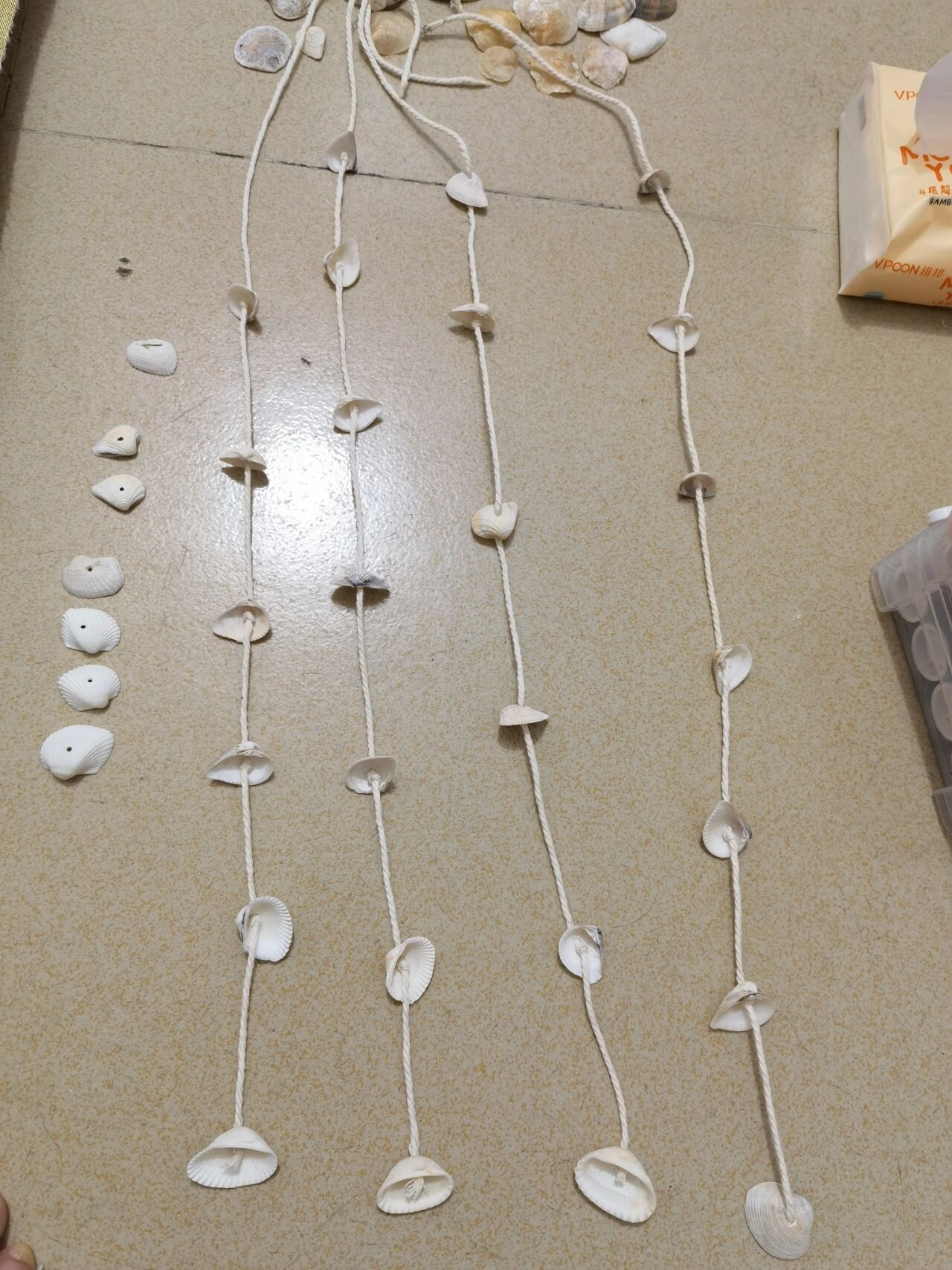 贝壳风铃,不用电钻,不用打孔器就能打孔.