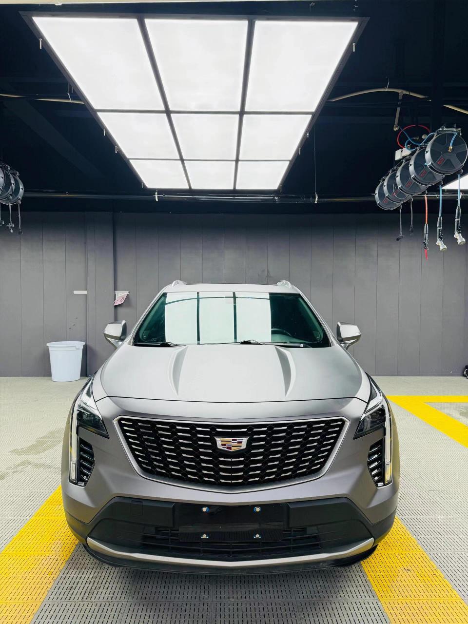 凯迪拉克xt4改色超亚amg山灰