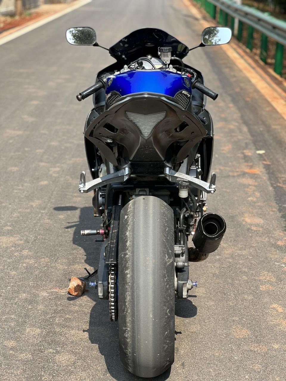 11年雅马哈r1,原灯全新外壳,前后光头橙色很好,三种动力模式,冷热绝对