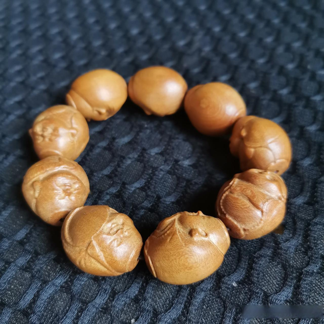 广西金丝李雕刻的手串