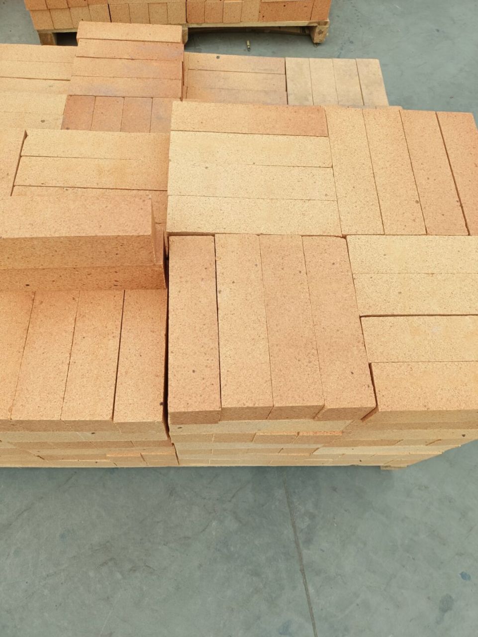 铝含量55三级高铝砖半枚条尺寸230*57*65mm 铝含量55三级高铝砖半枚条