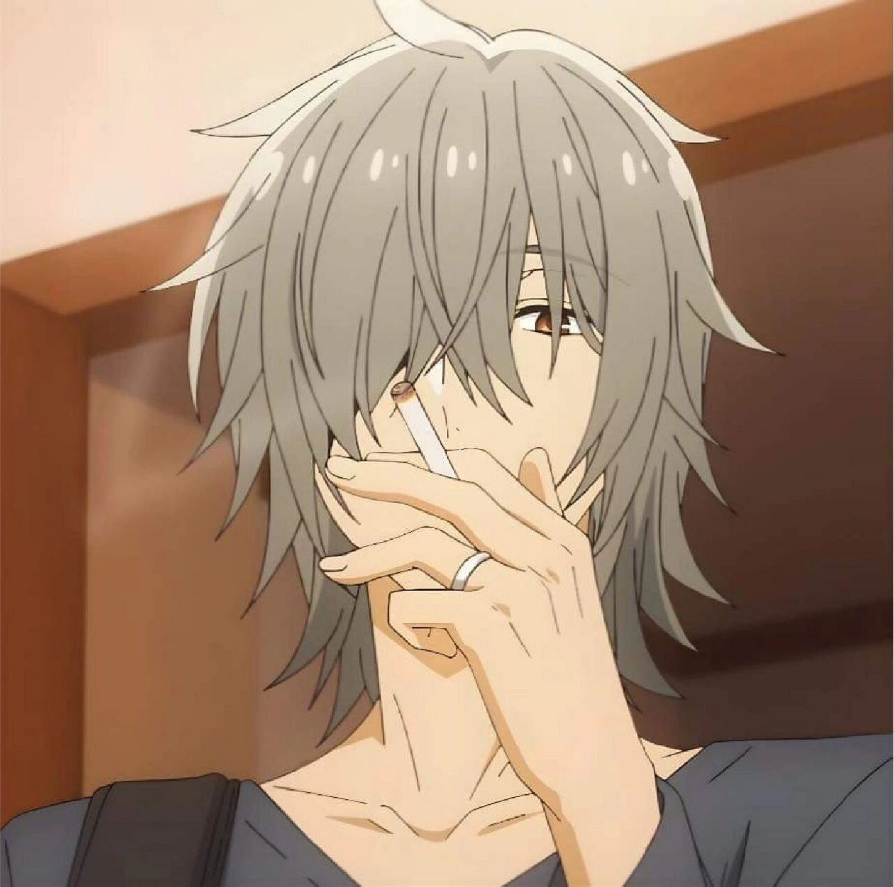 《动漫头像》抽烟男帅哥动漫头像