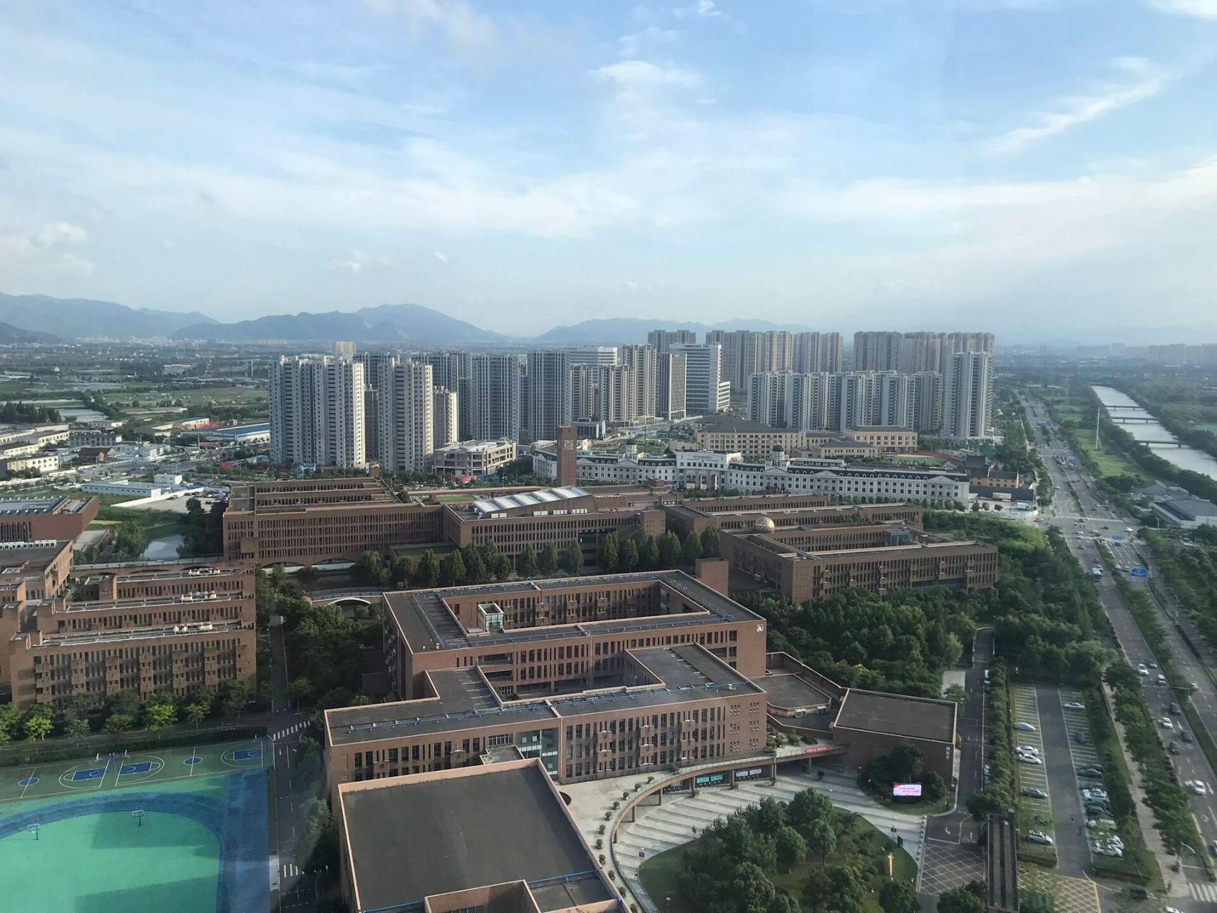 浅析蓝青中学(鄞州第二实验)的未来招生 蓝青中学去年转公带动了一波