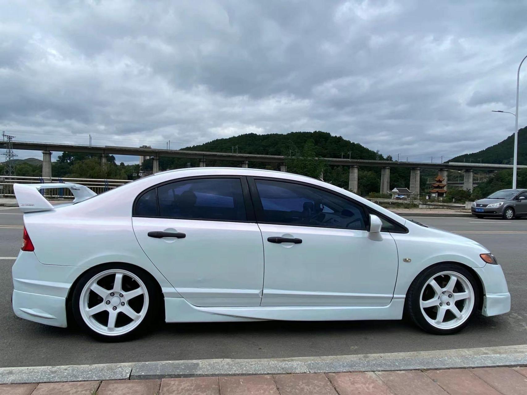 前面是装车效果  八代思域改装18寸轮毂  带轮胎225/45/18  1200带