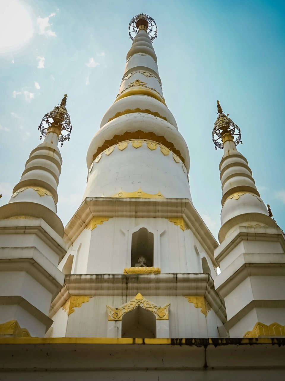 96云南耿马-孤独的景戈白塔 96云南的耿马县在中缅边境, 这里藏着