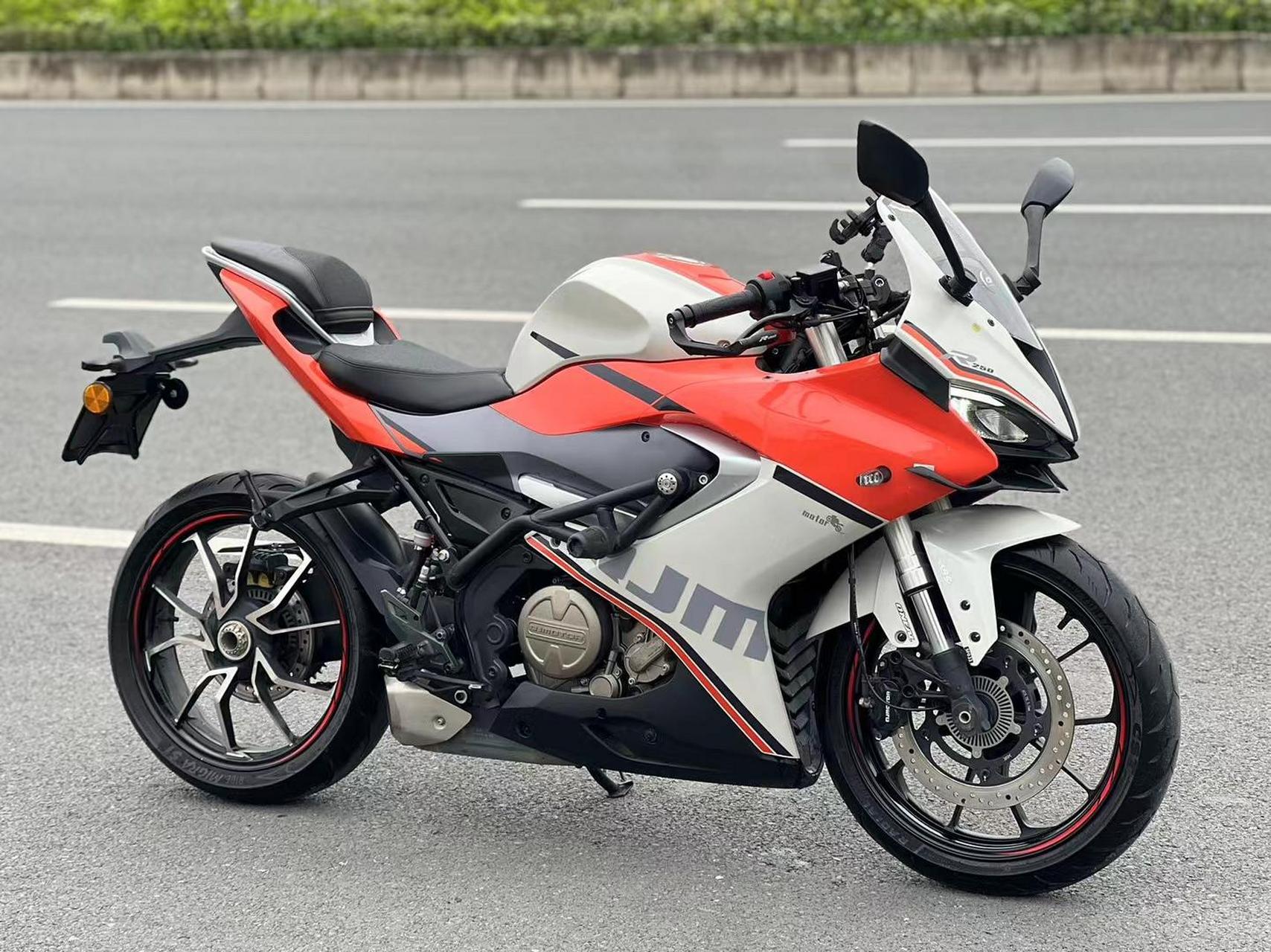 两台钱江赛250 福利价格10800一台性价比高的摩托车推荐