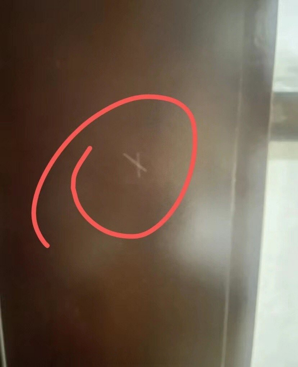 家门口被标记了!