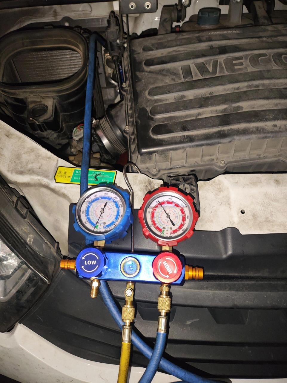 车辆空调走一台,检漏抽空加氟,更换空调高压管汽车维护与保养 汽车