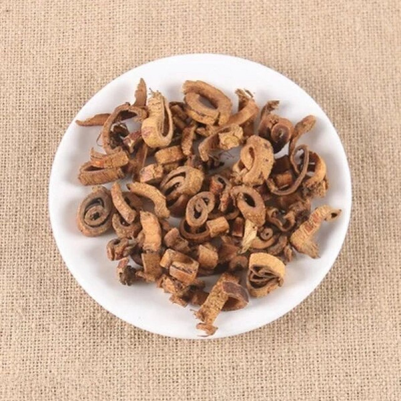 中药小知识—桑白皮 桑白皮 功效:泻肺平喘,利水消肿 归经:归肺经 味