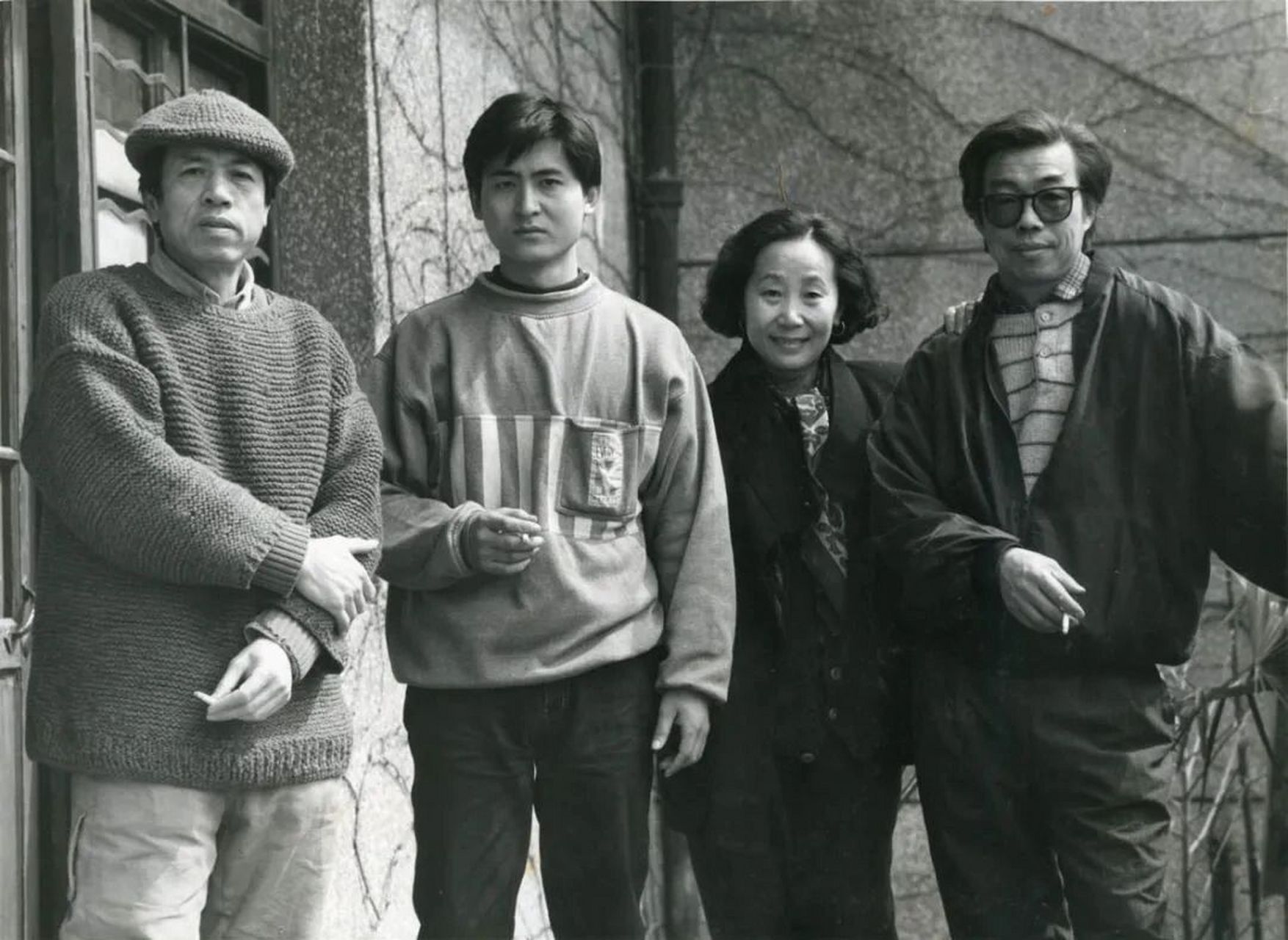 曾梵志年轻就很帅啊