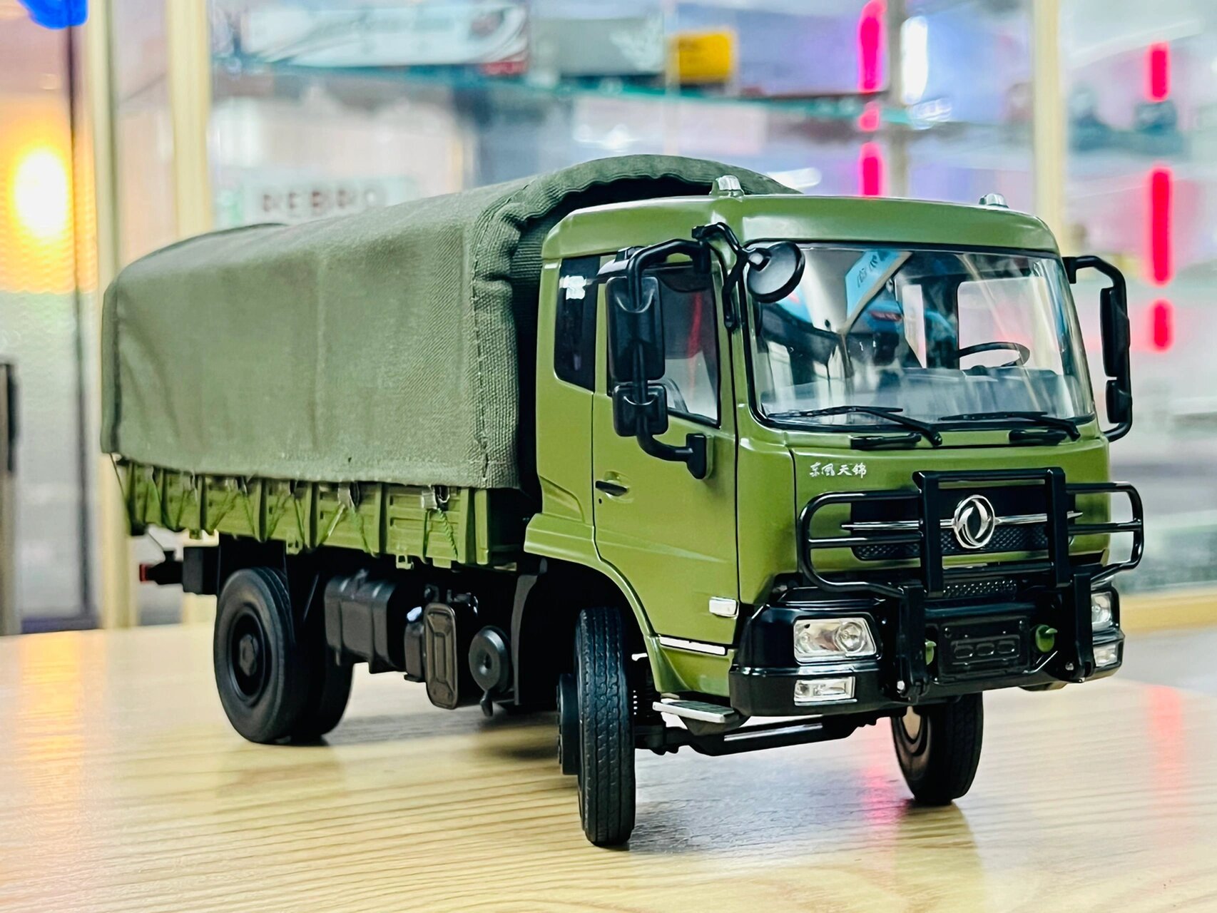 1/24 东风天锦卡车模型 今天带来一款国产卡车模型,多余的不能描述,就