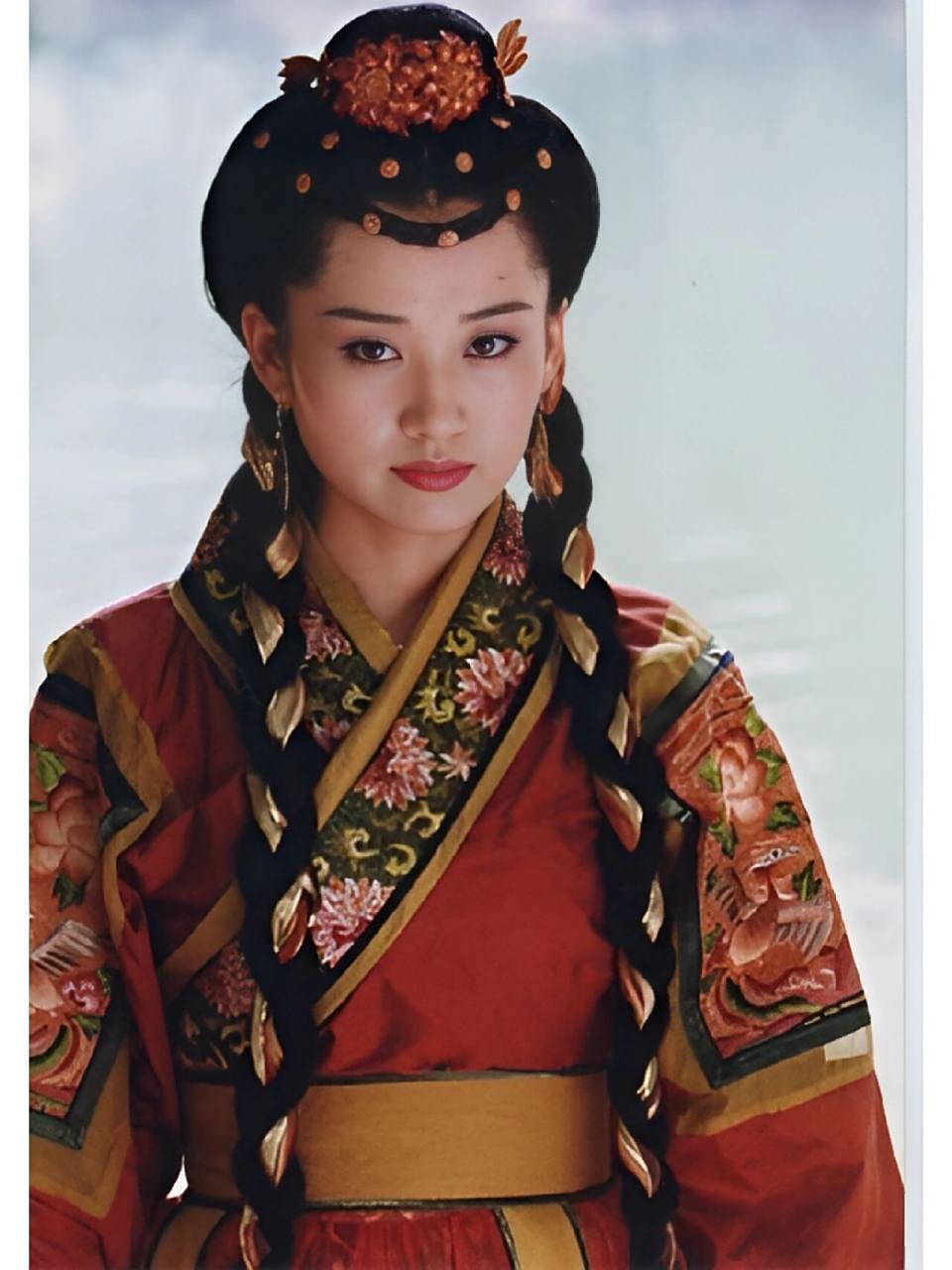 2001年张纪中执导的《笑傲江湖》剧照,许晴版任盈盈     676767