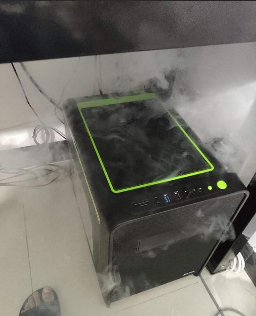 这是cpu烧了?不是冒烟就是冒烟路上.