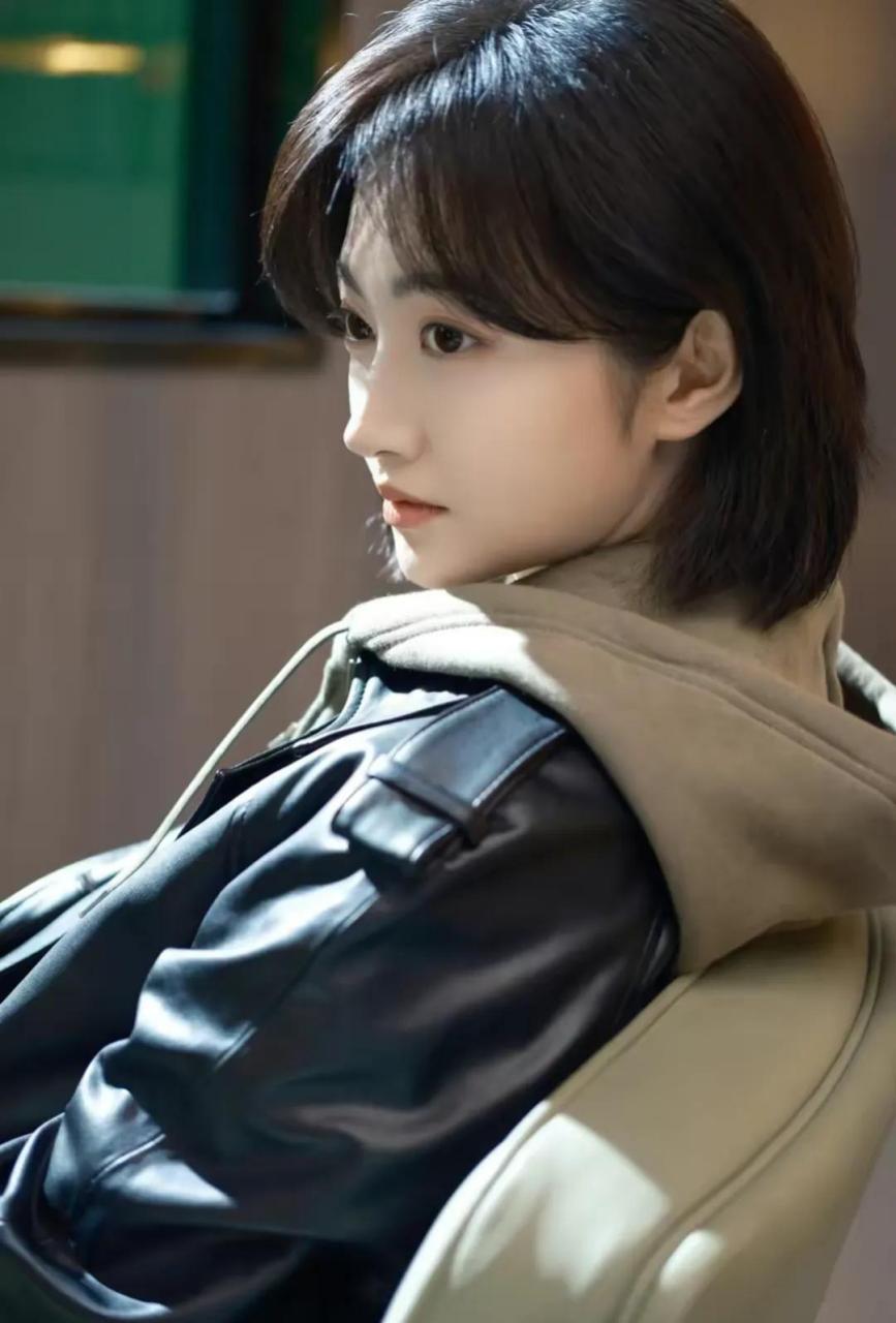 景甜新发型,这短发是真的好看啊! 希望女神不要再被人骗财骗色了!