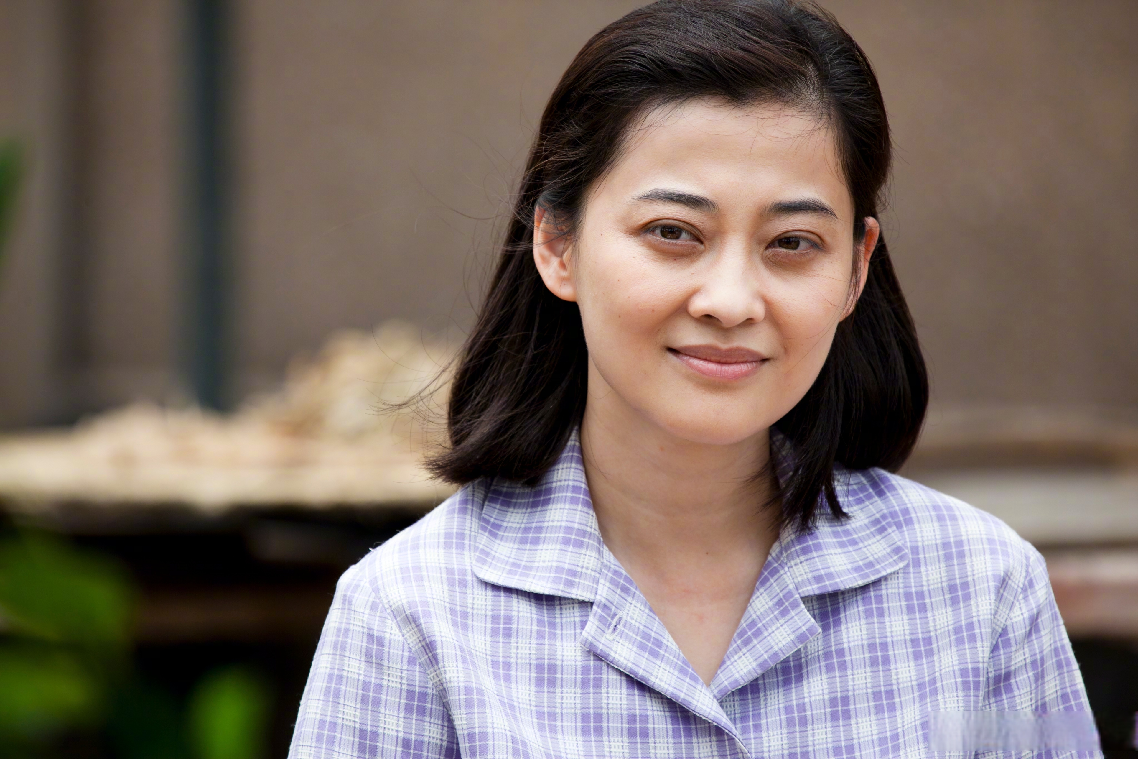 电视剧父母爱情在辽宁卫视开播# 安杰首次挑水在岛上引起了轰动,她穿