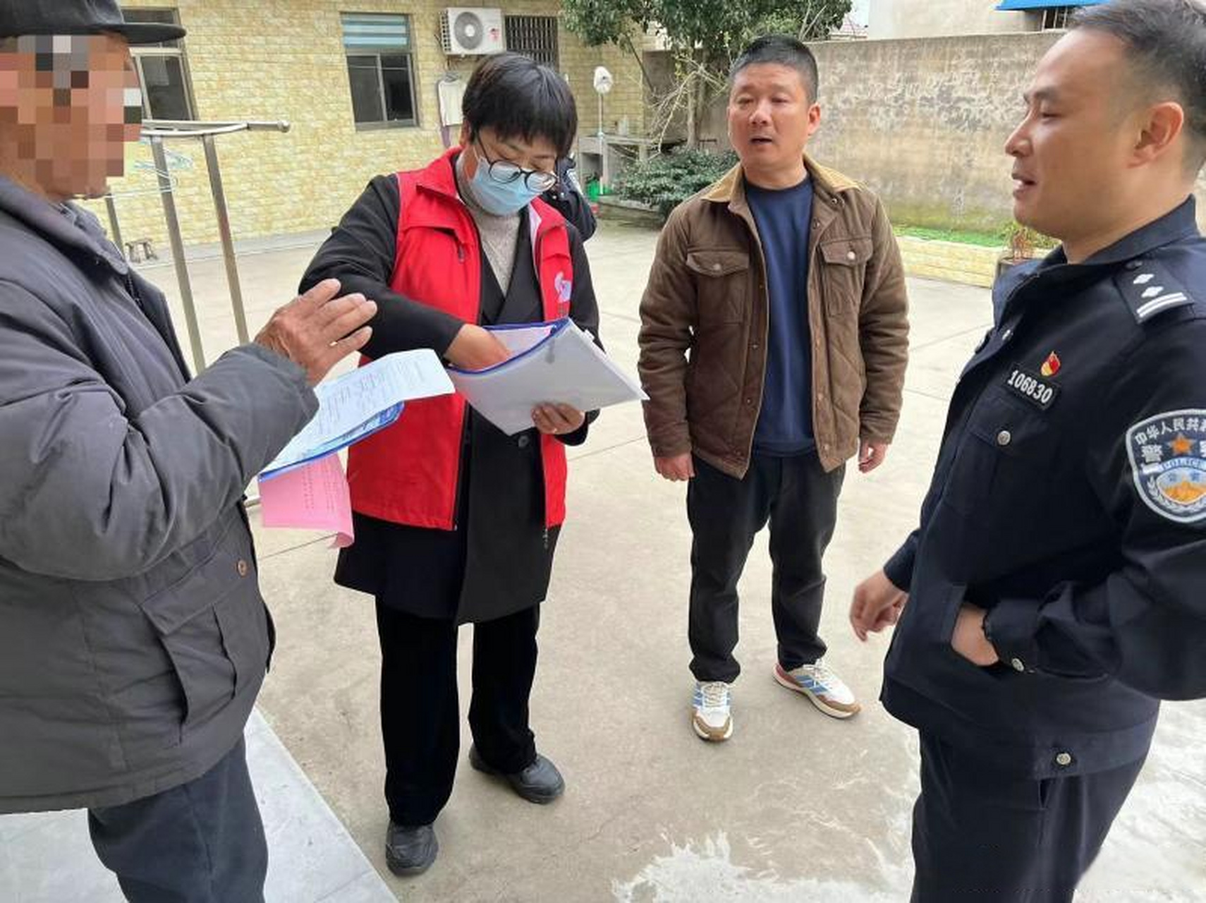 【樊川镇推进反诈宣传"敲门行动"】连日来,江都樊川镇积极推进反诈