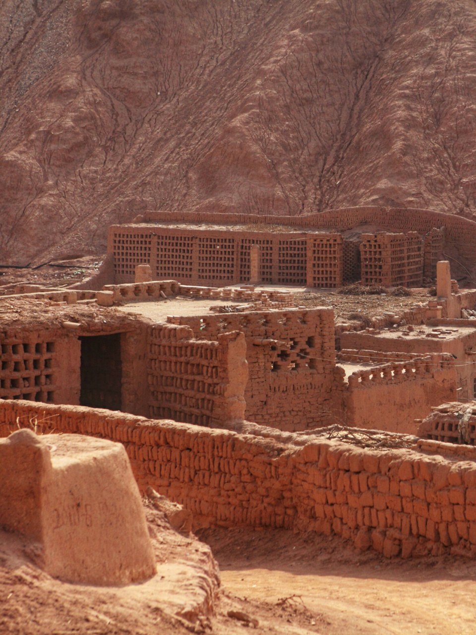 假装在北非,新疆吐鲁番周边的宝藏之地 99吐峪沟大峡谷的麻扎村