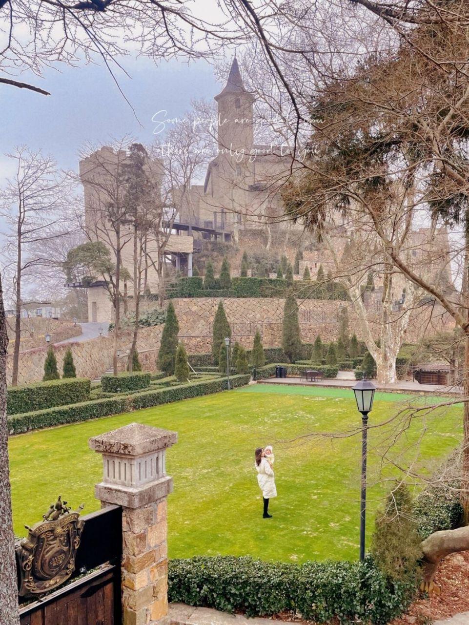 带娃打卡莫干山上最神秘的裸心堡 圣诞期间裸心系列酒店推出了一个