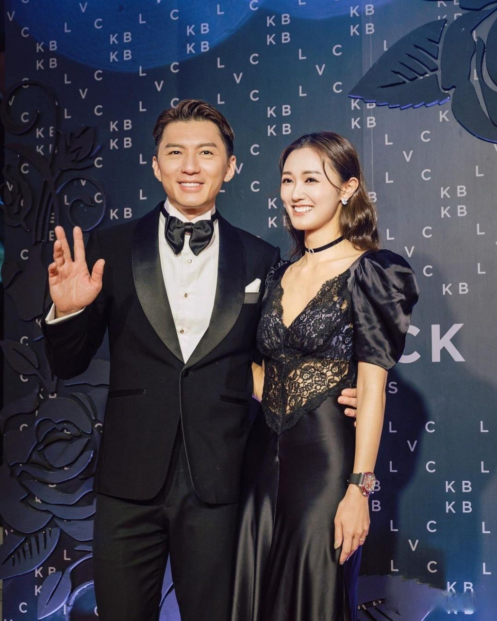 母亲节|袁伟豪张宝儿各自显孝心为母亲送惊喜:送花请饮茶 袁伟豪(ben)