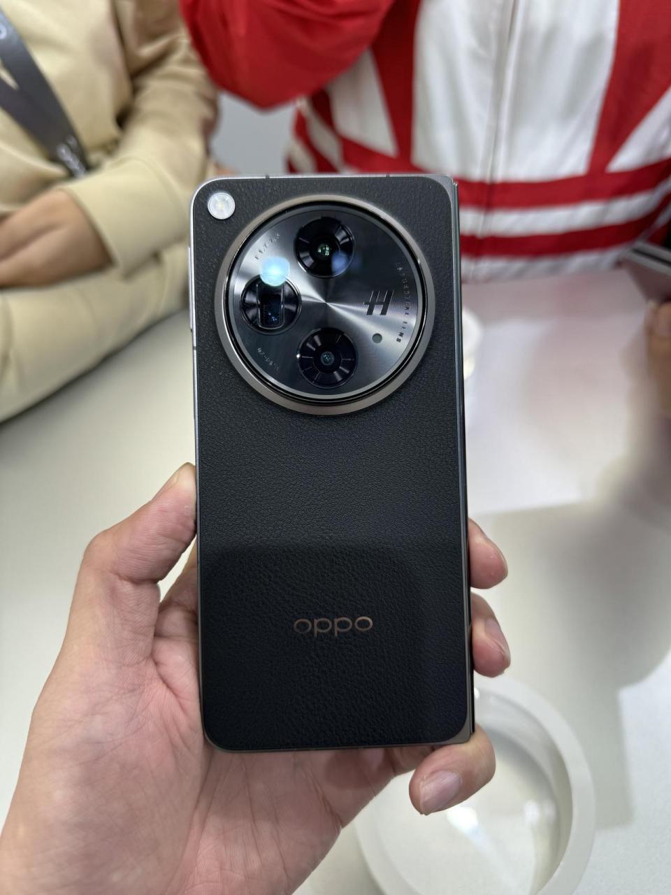 5k级别的2484*1116!和之前的oppo find