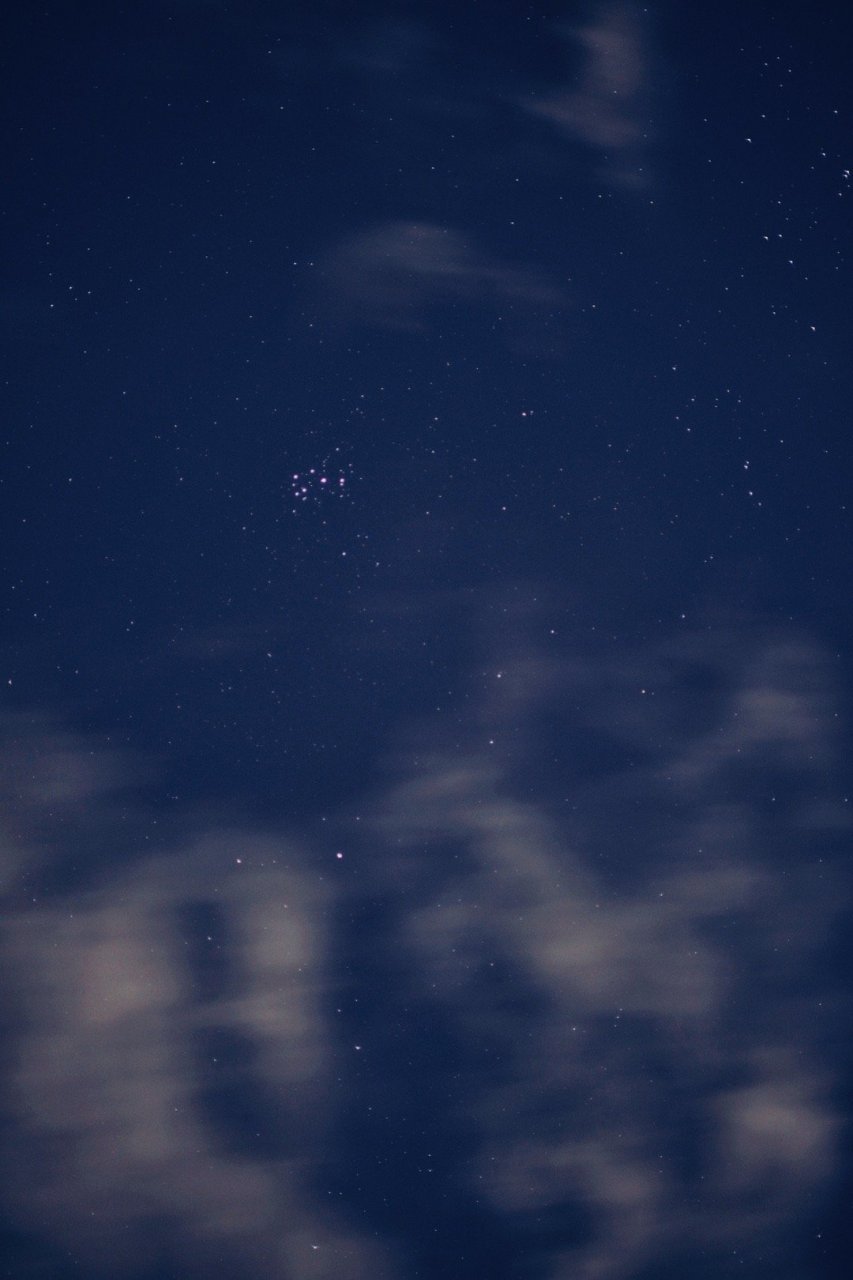 原来小时候认识的七姊妹星团 就是昂宿 每到这个季节 它就栖息在抬头