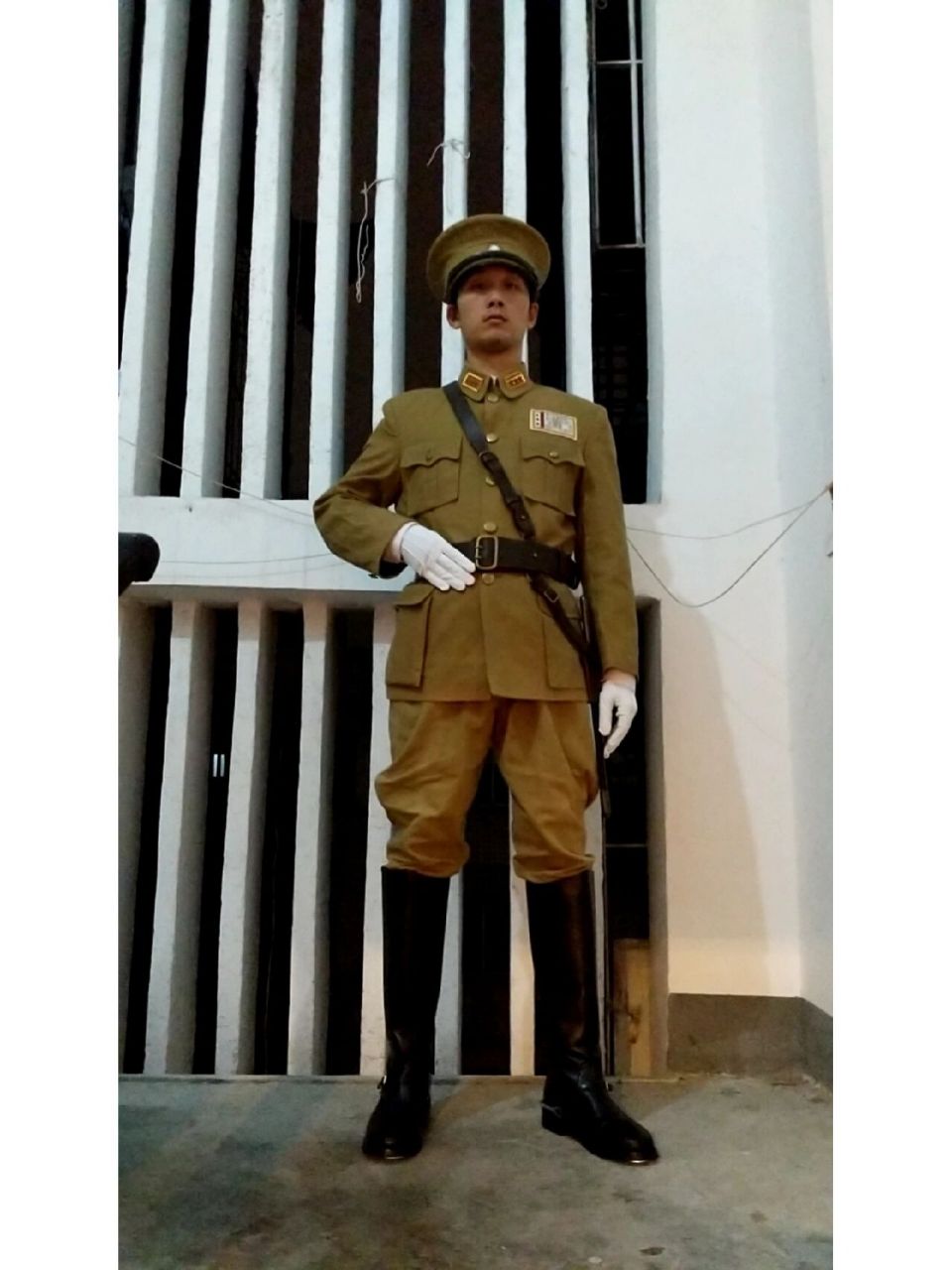 国军上校军服造型 这种军服在30年代中央军,西北军,东北军,甚至粤军