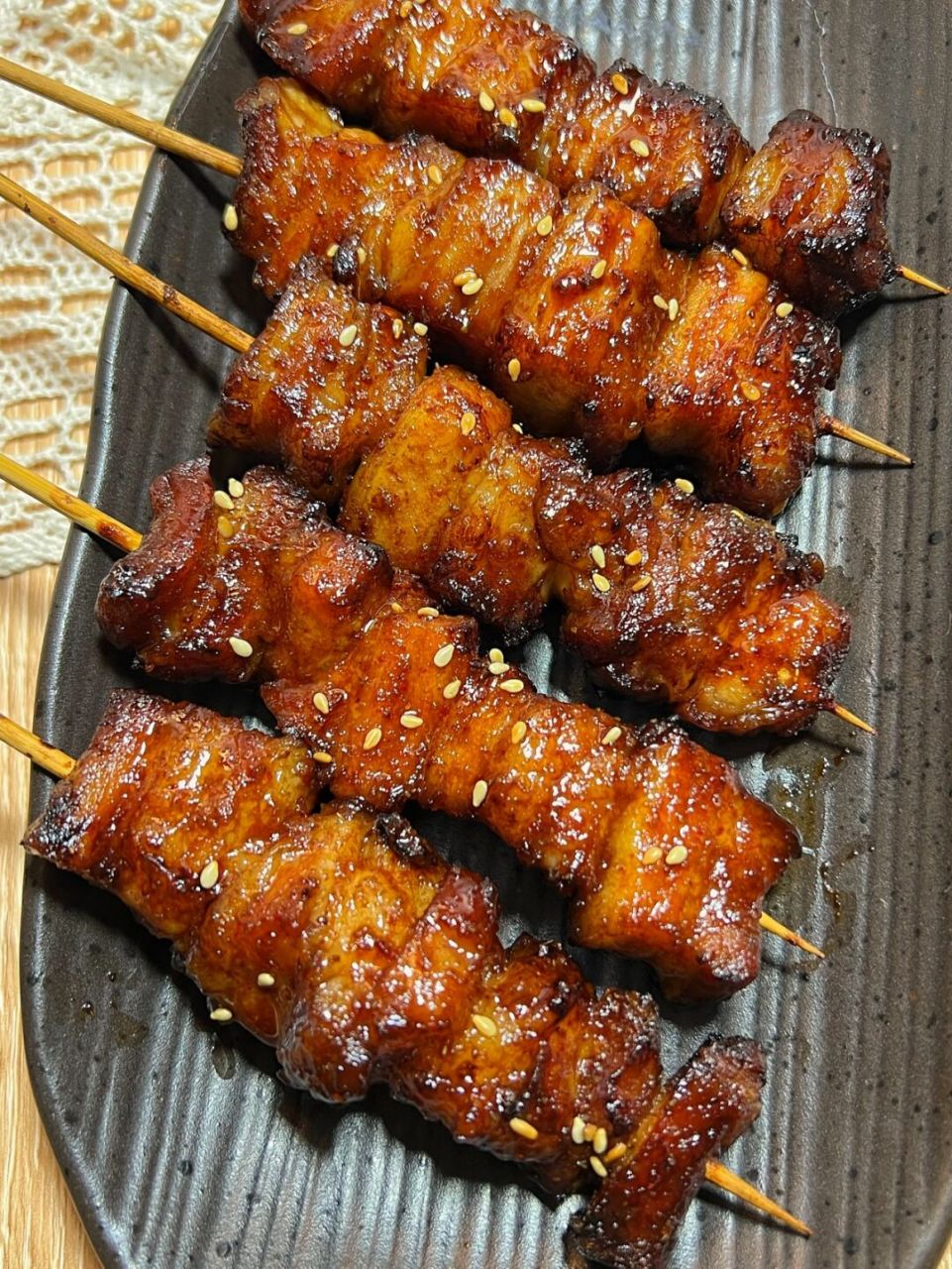 这个蜜汁烤五花肉串绝了!