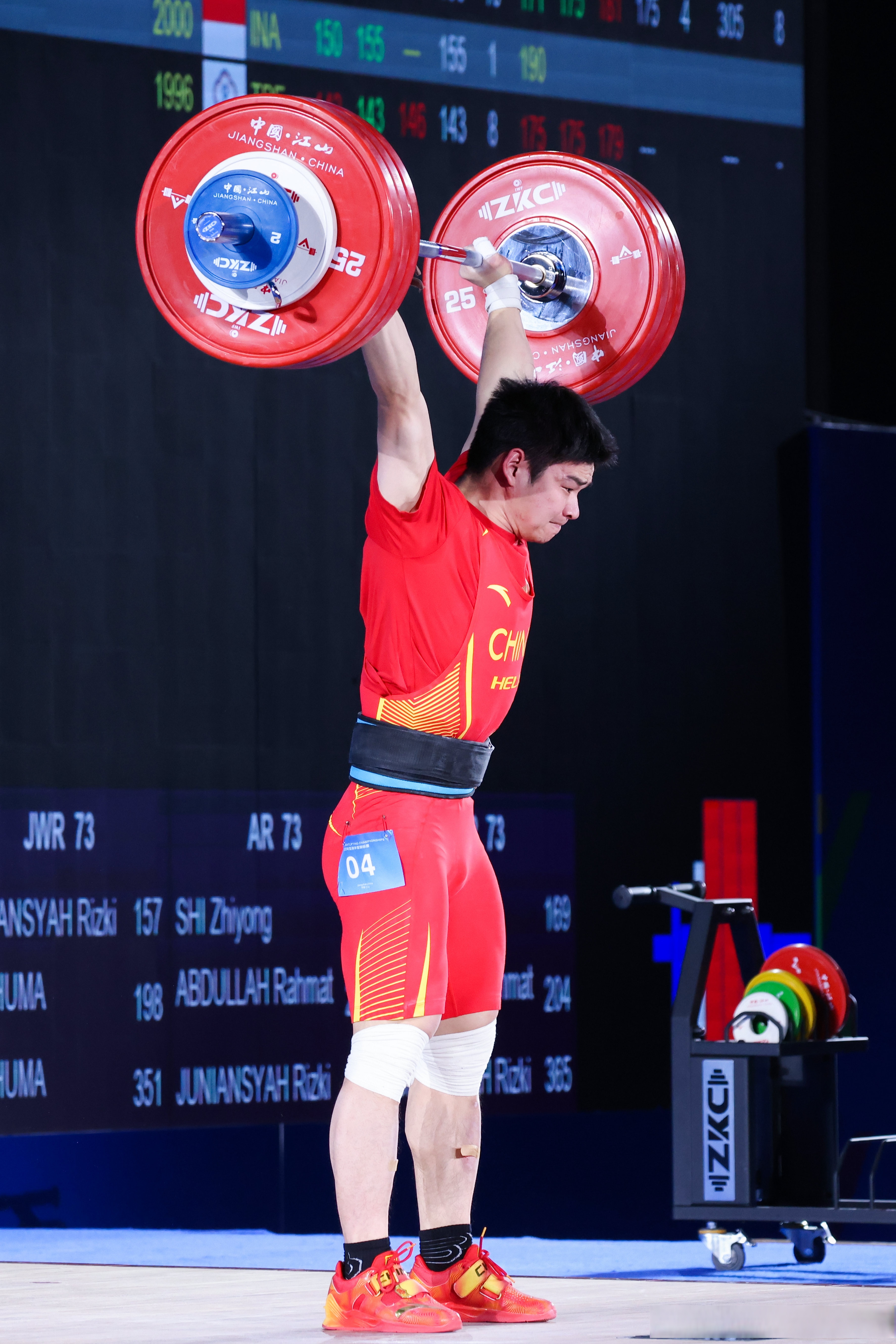 年亚洲举重锦标赛男子73公斤级角逐中,中国选手吴海丰以抓举145公斤