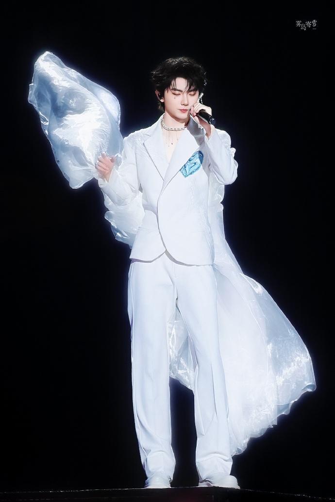 西装马嘉祺校服全身马嘉祺头像ins高级质感明星马嘉祺照片马嘉祺服装