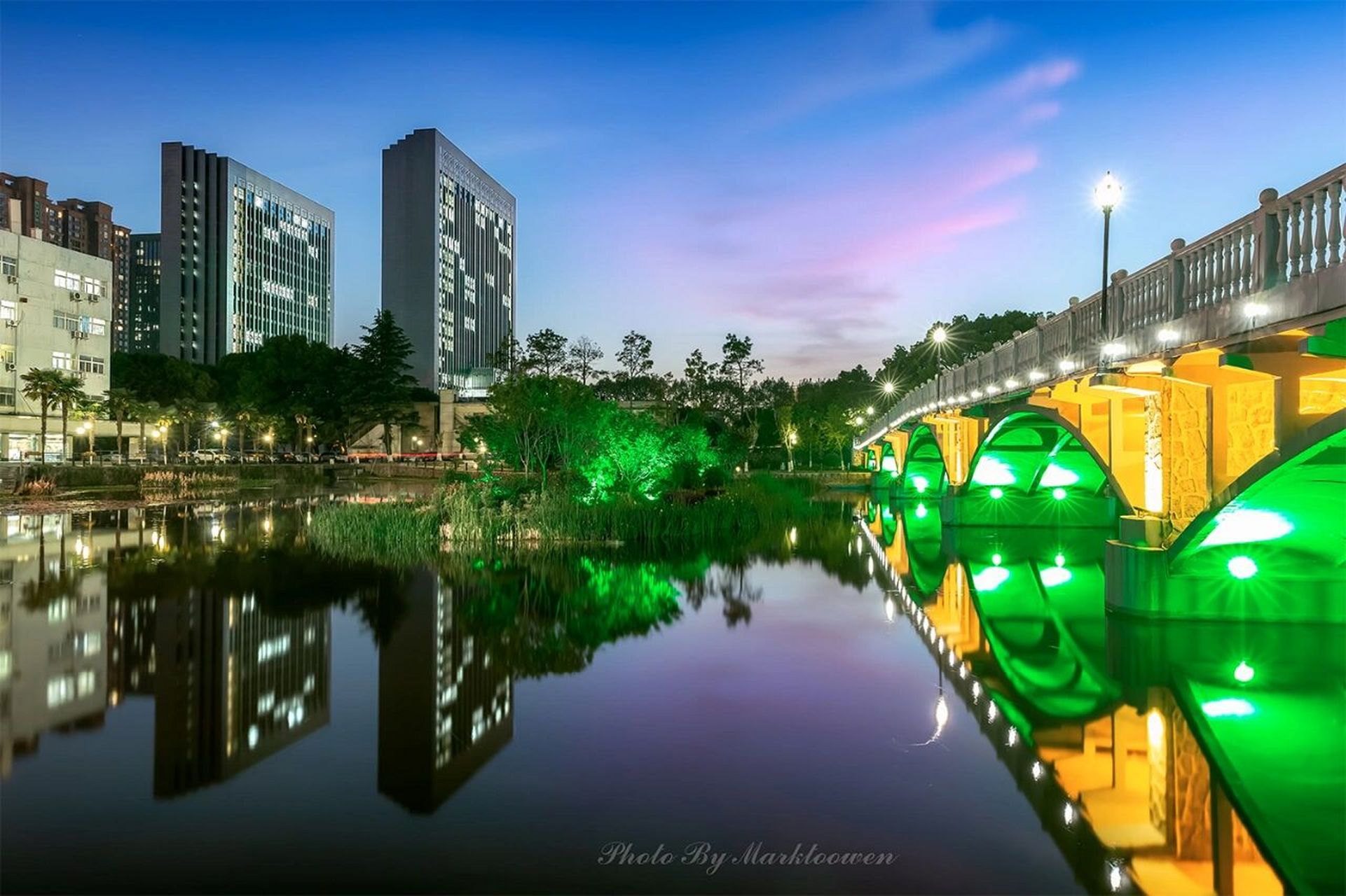 中国地质大学 中国地质大学 一,学校简介 中国地质大学位于武汉东湖之