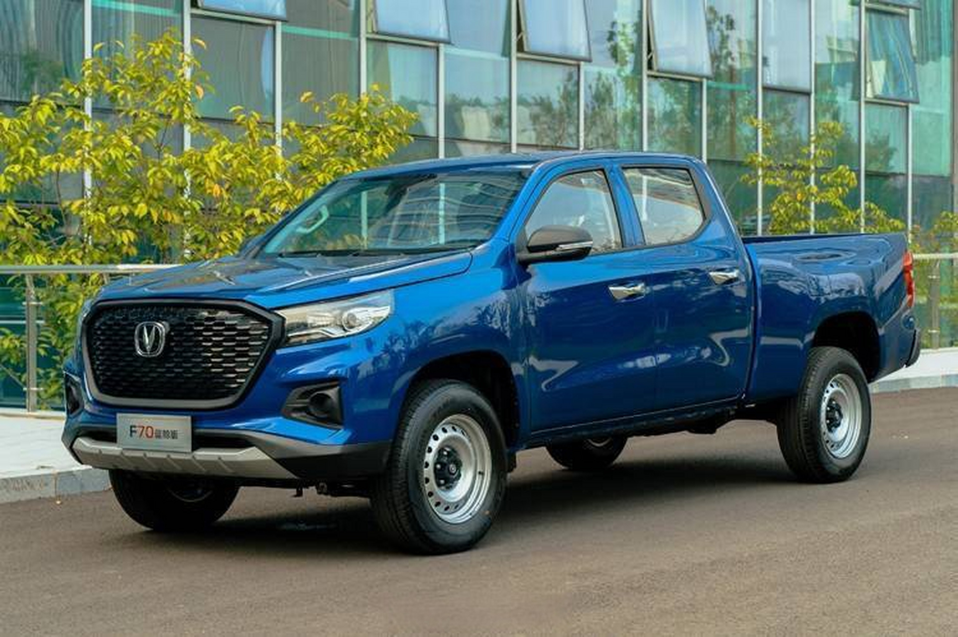 长安旗下全新皮卡车型f70迎来首发亮相,新车采用了偏向家用风格的整体