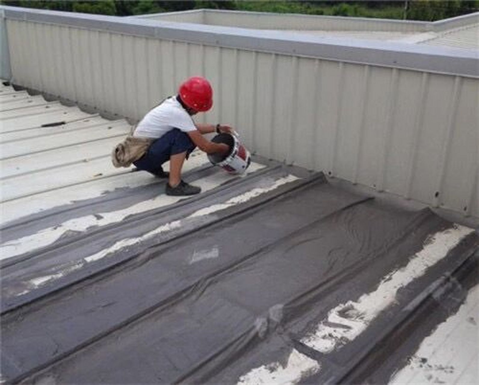 屋顶防水补漏方法是什么 屋顶经过日晒雨淋,比较容易出现漏水的情况.