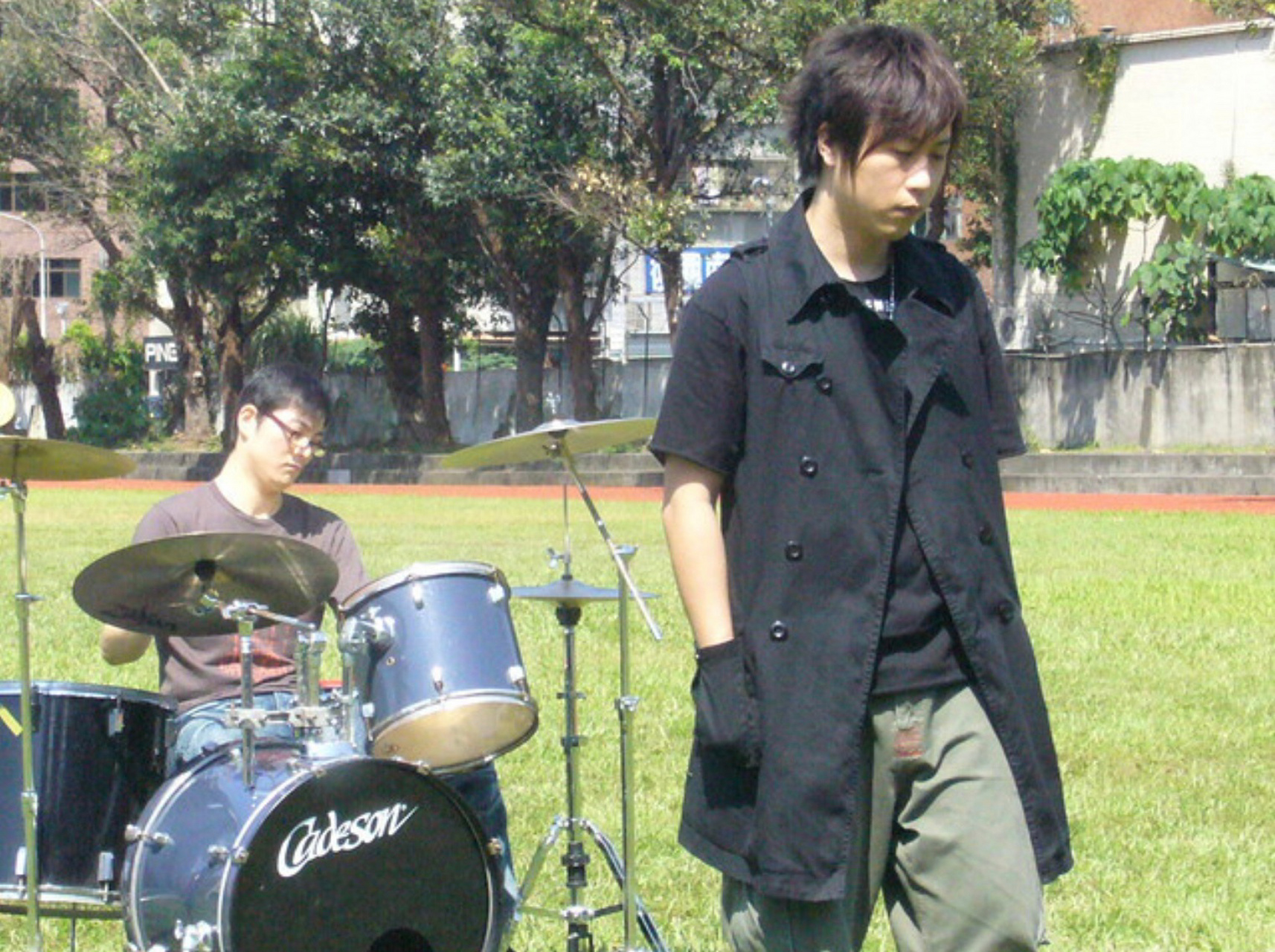 盛夏光年 mv侧拍 阿信 2006 我知道一个星球,在这个行星上,没有人能活