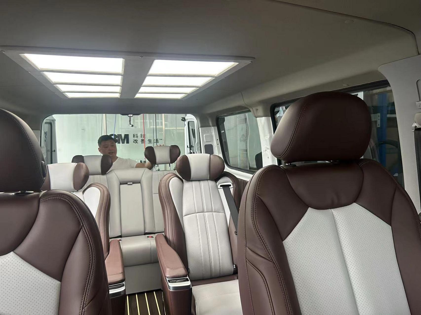 大通v80升级改装商务车内饰