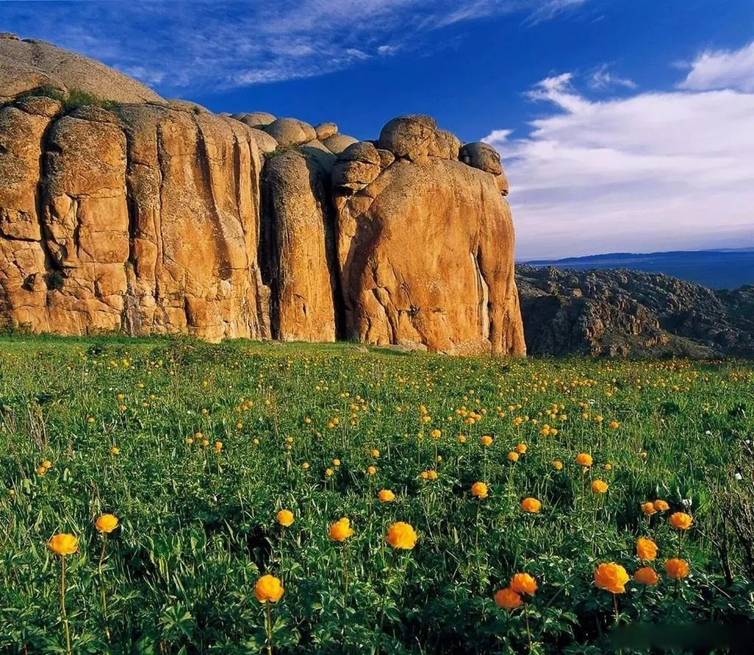 旅行##泰旅晚安#  草原石城景区位于新疆阿勒泰地区吉木乃县  景区内 