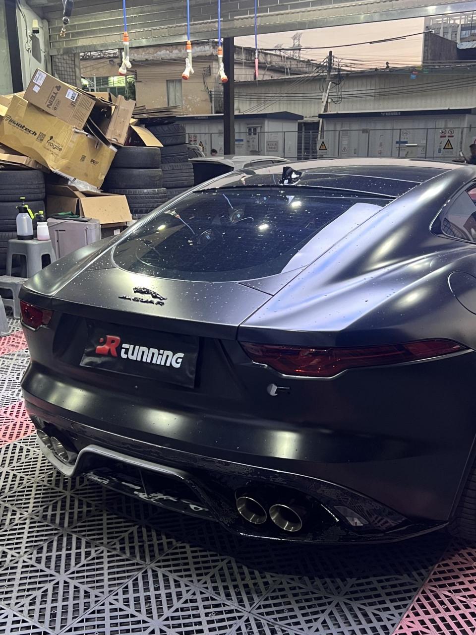 这个后唇你爱了吗.捷豹ftype  r75/svr 四出后唇