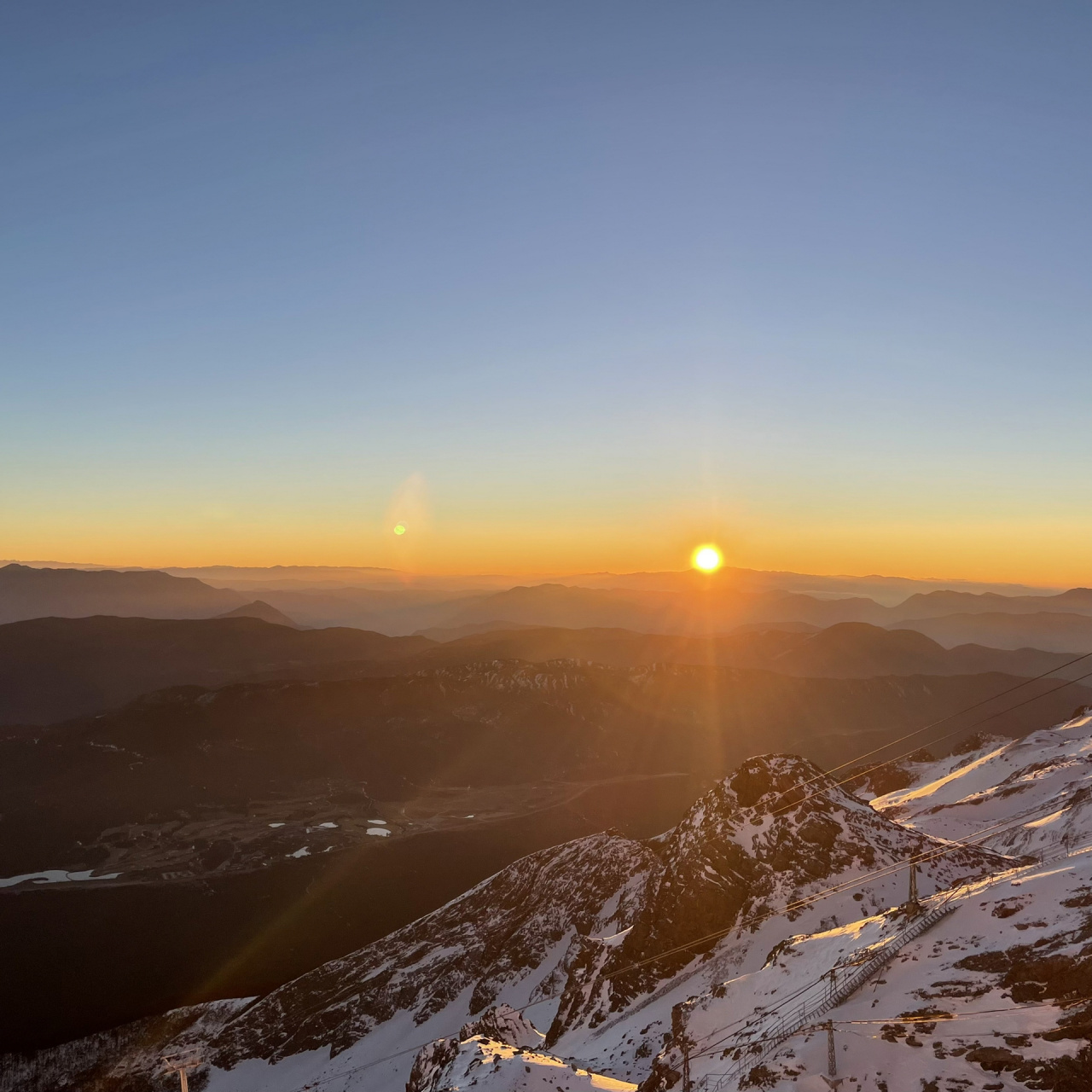 玉龙雪山日出图片