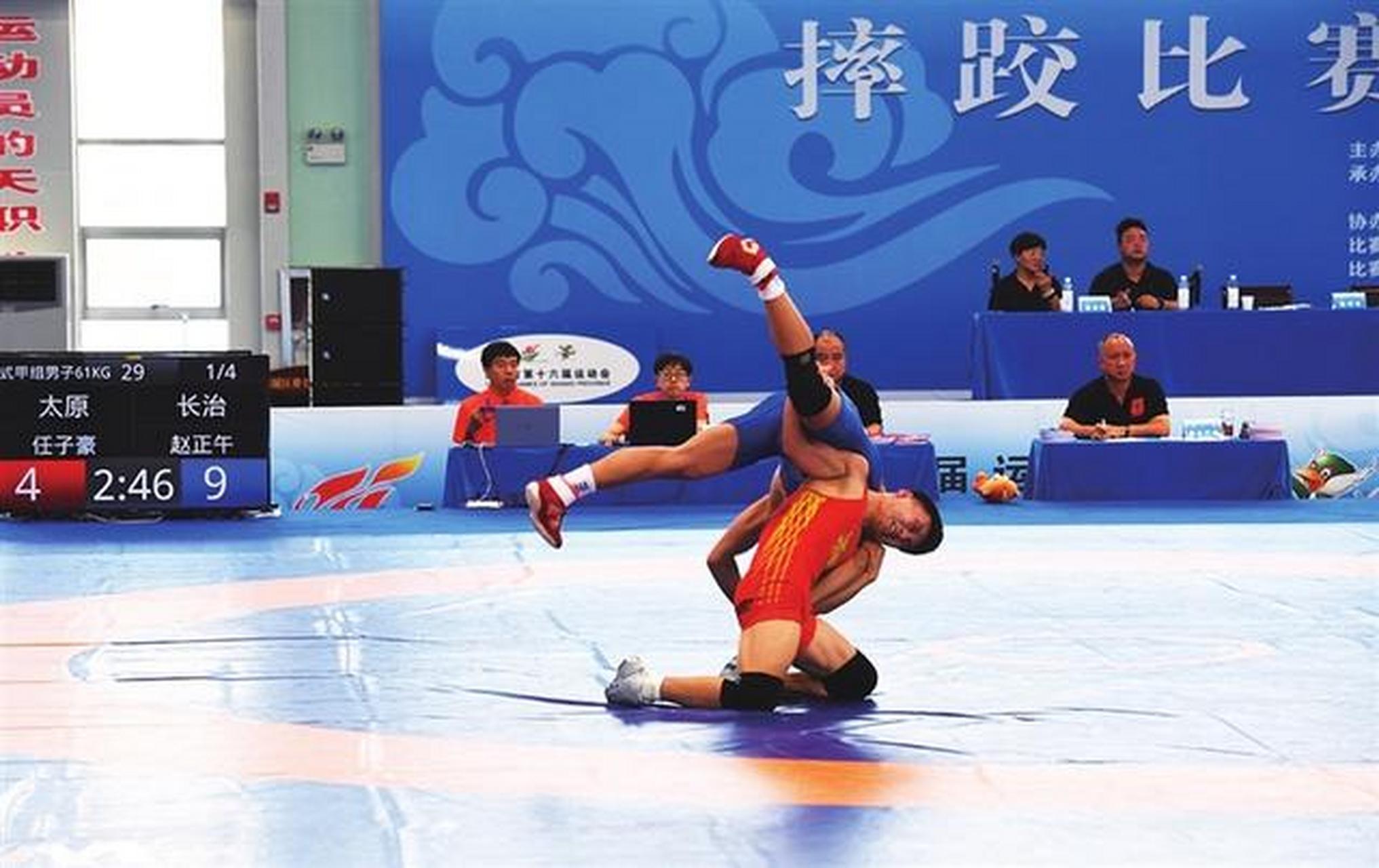 太原头条太原8月15日,山西省第十六届运动会摔跤比赛中,我市摔跤队