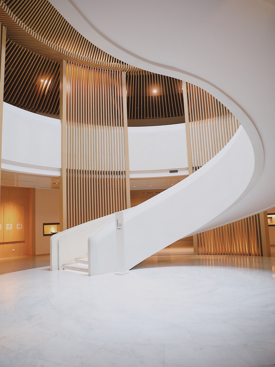 杭州拍照圣地 | 丝绸博物馆的旋转楼梯 随便旋转跳跃都是大片 .