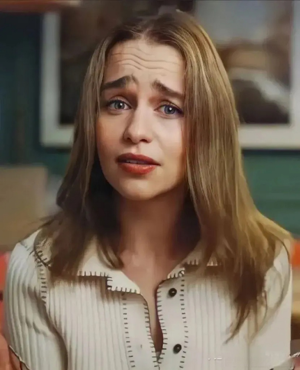 龙妈的这几张表情包绝了,她好像完全不在意自己的美女形象,镜头悄的