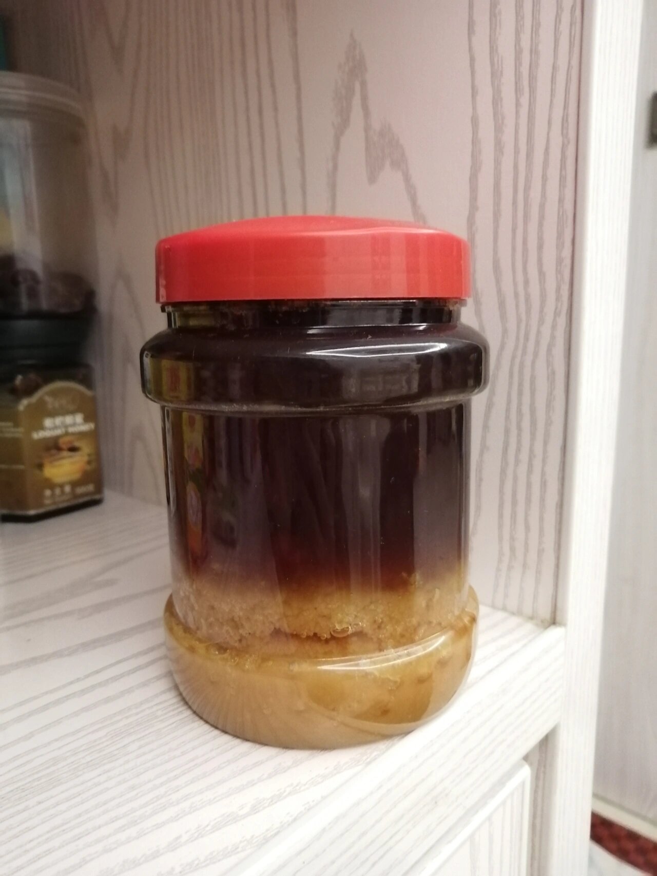 蜂蜜放了七八年还能吃吗不能吃能干啥(蜂蜜放了好几年还可以吃吗)