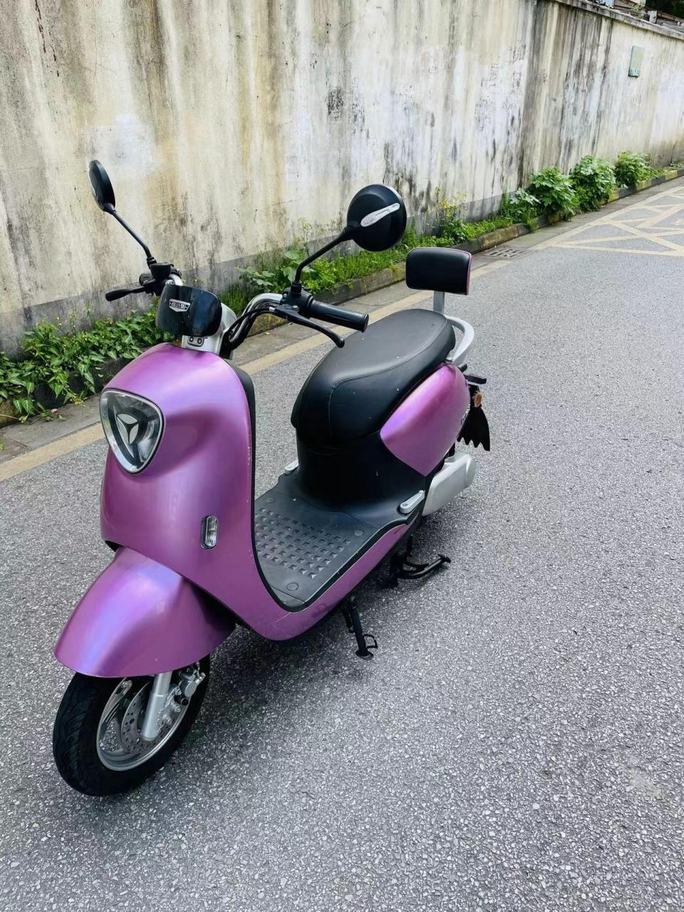 60伏雅迪m6电动车.