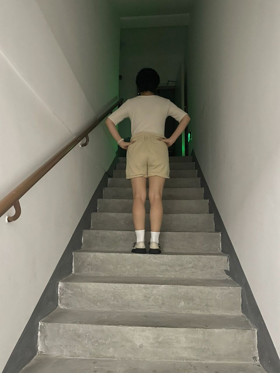 快去试,爬楼梯减肥真的可以 爬楼梯与跑步对比的优势我觉得在于不受