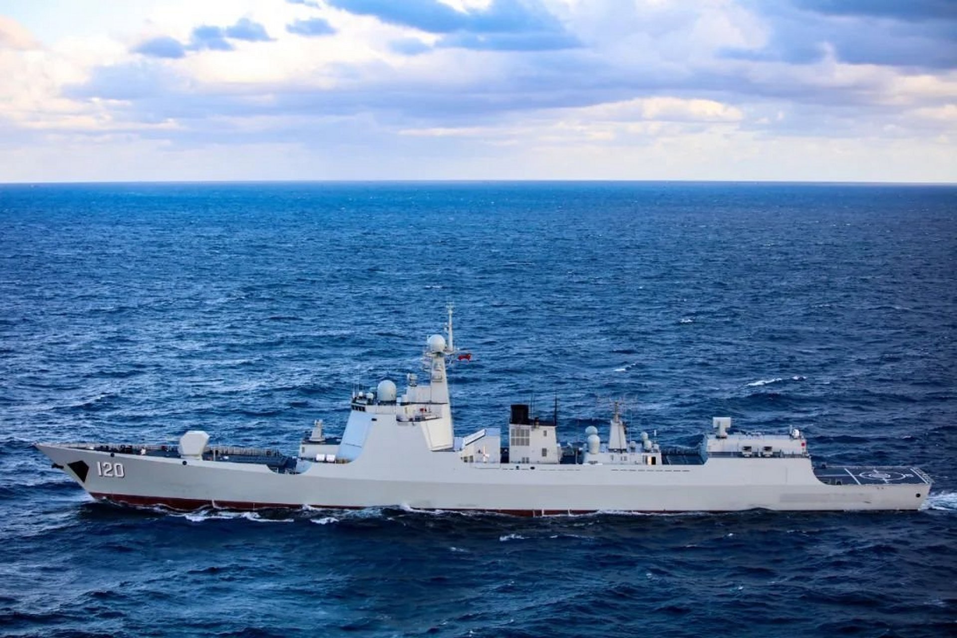 成都舰近日在黄海进行单舰训练. 图源北海舰队