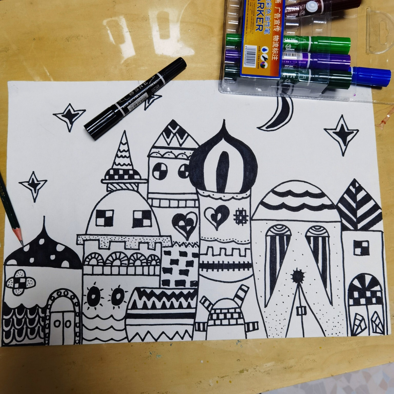 《线描城堡》 通过各种线条  进行装饰 非常出效果哦 适合一年级学生