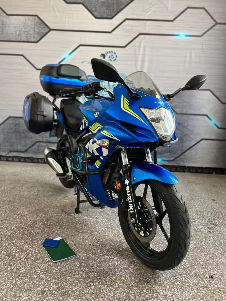 售价12970元包邮,24款铃木极客飒155gsx手续齐全国四电喷,独特海神蓝